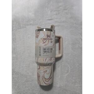 Stanley the Quencher H2.0 Flowstate 40oz Tumblr Mocha Swirl